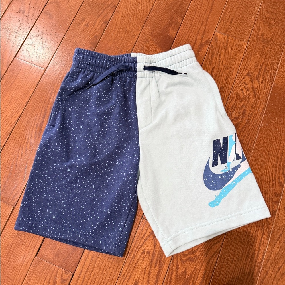 Nike boys Split Design Shorts - boys size S Excellent condition